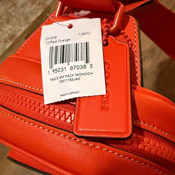 Coach Track Pack Bag 14. NWT! - Picture 3 of 16